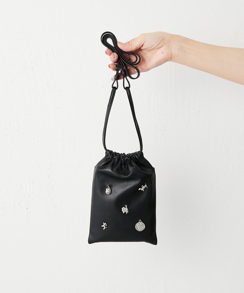 ear PAPILLONNER（イアパピヨネ）の「【Brooklyn Charm(ブルックリンチャーム)×ear】モバイル巾着ショルダーバッグ（ショルダーバッグ・レディース・ブラック×シルバー/ブラック×ゴールド・FREE）」の10枚目の写真