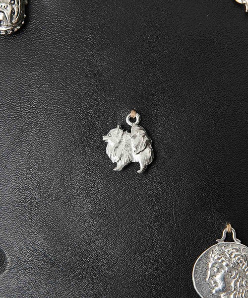 ear PAPILLONNER（イアパピヨネ）の「【Brooklyn Charm(ブルックリンチャーム)×ear】モバイル巾着ショルダーバッグ（ショルダーバッグ・レディース・ブラック×シルバー/ブラック×ゴールド・FREE）」の14枚目の写真
