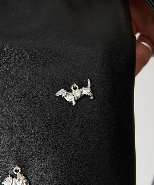 ear PAPILLONNER（イアパピヨネ）の「【Brooklyn Charm(ブルックリンチャーム)×ear】モバイル巾着ショルダーバッグ（ショルダーバッグ・レディース・ブラック×シルバー/ブラック×ゴールド・FREE）」の16枚目の写真