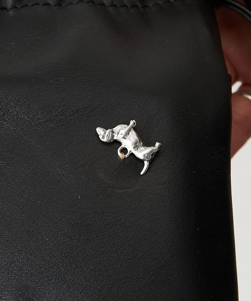 ear PAPILLONNER（イアパピヨネ）の「【Brooklyn Charm(ブルックリンチャーム)×ear】モバイル巾着ショルダーバッグ（ショルダーバッグ・レディース・ブラック×シルバー/ブラック×ゴールド・FREE）」の17枚目の写真