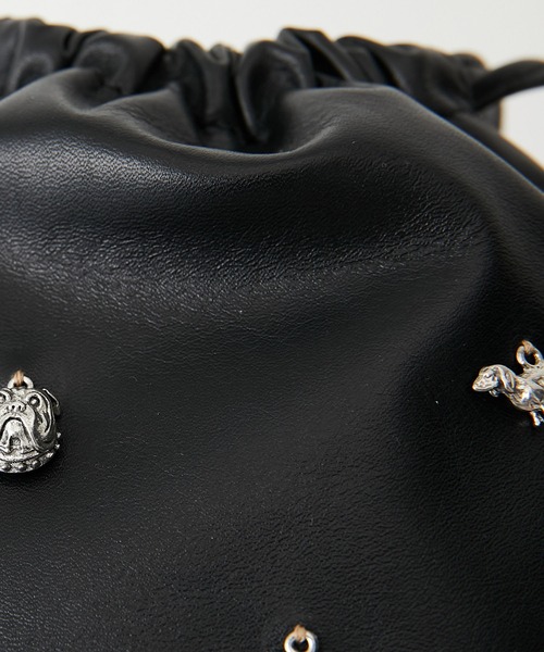 ear PAPILLONNER（イアパピヨネ）の「【Brooklyn Charm(ブルックリンチャーム)×ear】モバイル巾着ショルダーバッグ（ショルダーバッグ・レディース・ブラック×シルバー/ブラック×ゴールド・FREE）」の11枚目の写真