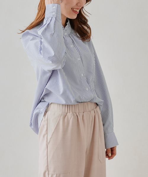 Chez toi（シェトワ）の「ネックフリル裾ラウンドシャツ（シャツ/ブラウス・レディース・オフホワイト/ブルー・FREE）」の6枚目の写真