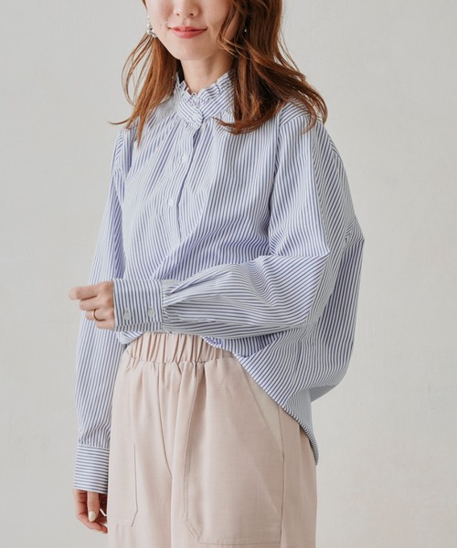 Chez toi（シェトワ）の「ネックフリル裾ラウンドシャツ（シャツ/ブラウス・レディース・オフホワイト/ブルー・FREE）」の8枚目の写真