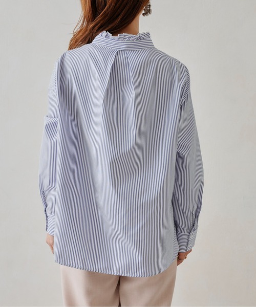 Chez toi（シェトワ）の「ネックフリル裾ラウンドシャツ（シャツ/ブラウス・レディース・オフホワイト/ブルー・FREE）」の13枚目の写真