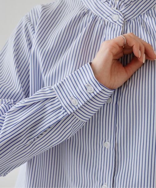 Chez toi（シェトワ）の「ネックフリル裾ラウンドシャツ（シャツ/ブラウス・レディース・オフホワイト/ブルー・FREE）」の17枚目の写真