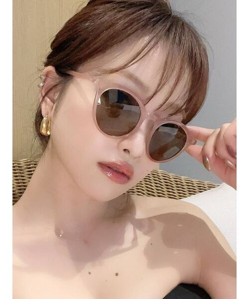 RESEXXY（リゼクシー）の「カラーフレームサングラス（サングラス・レディース・ブラック/ピンク/ベージュ・FREE）」の3枚目の写真