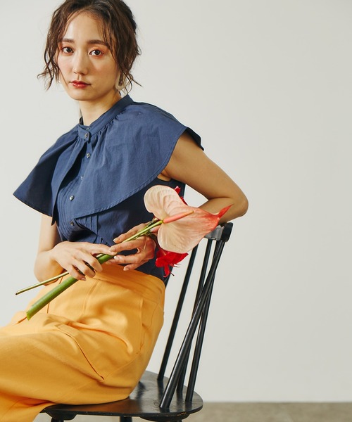 N.（N. Natural Beauty Basic）（エヌエヌナチュラルビューティーベーシック）の「◆２ｗａｙフリルカラーブラウス（シャツ/ブラウス・レディース・オフホワイト/ネイビー/イエロー・MEDIUM）」の2枚目の写真