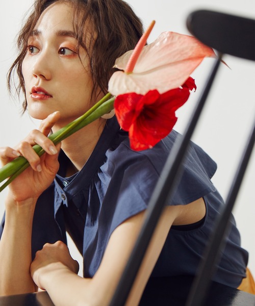 N.（N. Natural Beauty Basic）（エヌエヌナチュラルビューティーベーシック）の「◆２ｗａｙフリルカラーブラウス（シャツ/ブラウス・レディース・オフホワイト/ネイビー/イエロー・MEDIUM）」の17枚目の写真