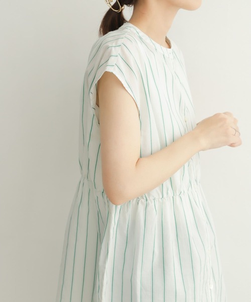 URBAN RESEARCH DOORS（アーバンリサーチドアーズ）の「ウエストギャザーストライプシャツ（シャツ/ブラウス・レディース・ブルー/グリーン・MEDIUM）」の3枚目の写真