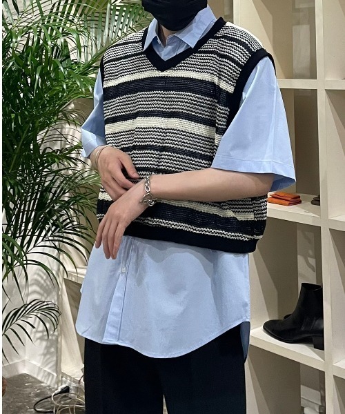 Chikashitsu +（チカシツプラス）の「【Chikashitsu +/チカシツプラス】cropped box border vest/クロップドベスト 短丈ベスト ボーダーベスト Vネックベスト 重ね着 レイヤード ショートベスト（ベスト・メンズ・ブルー/ブラック・ONE SIZE）」の11枚目の写真