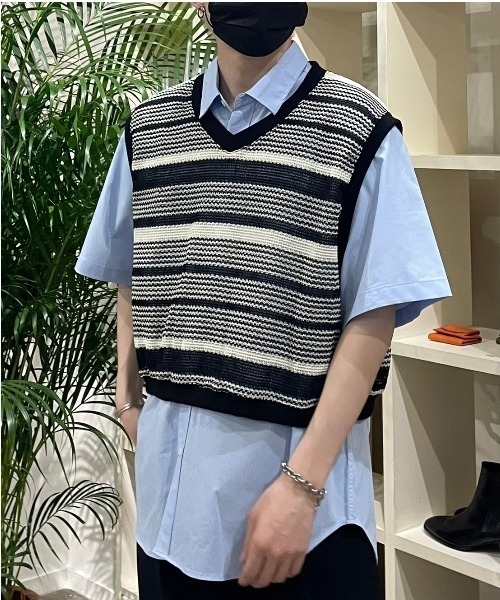 Chikashitsu +（チカシツプラス）の「【Chikashitsu +/チカシツプラス】cropped box border vest/クロップドベスト 短丈ベスト ボーダーベスト Vネックベスト 重ね着 レイヤード ショートベスト（ベスト・メンズ・ブルー/ブラック・ONE SIZE）」の10枚目の写真