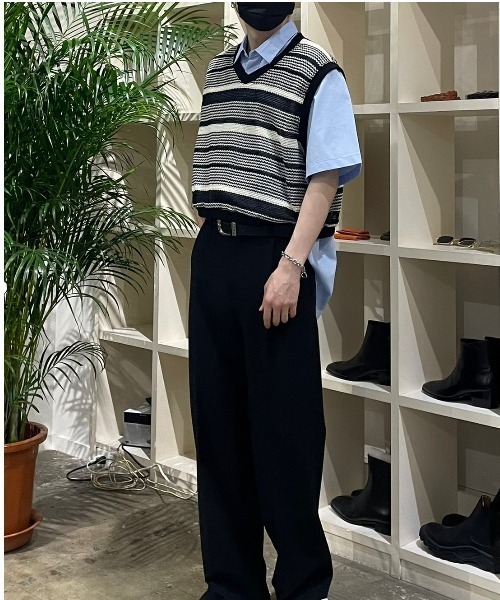 Chikashitsu +（チカシツプラス）の「【Chikashitsu +/チカシツプラス】cropped box border vest/クロップドベスト 短丈ベスト ボーダーベスト Vネックベスト 重ね着 レイヤード ショートベスト（ベスト・メンズ・ブルー/ブラック・ONE SIZE）」の7枚目の写真