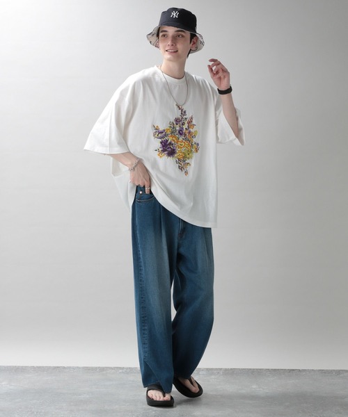 RAGEBLUE(レイジブルー)の「フラワー刺繍/ビッグシルエットTシャツ(Tシャツ/カットソー・メンズ・ホワイト/ライトブルー・MEDIUM/LARGE)」の3枚目の写真