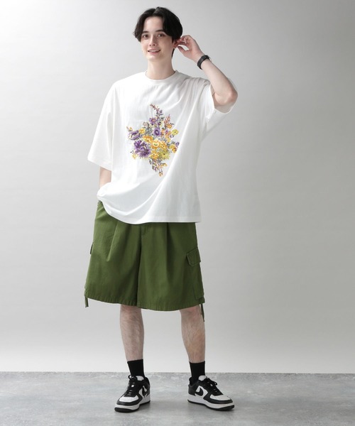 RAGEBLUE(レイジブルー)の「フラワー刺繍/ビッグシルエットTシャツ(Tシャツ/カットソー・メンズ・ホワイト/ライトブルー・MEDIUM/LARGE)」の4枚目の写真