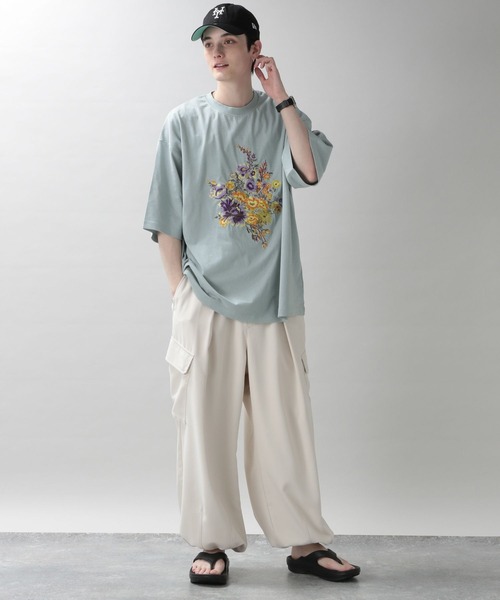 RAGEBLUE(レイジブルー)の「フラワー刺繍/ビッグシルエットTシャツ(Tシャツ/カットソー・メンズ・ホワイト/ライトブルー・MEDIUM/LARGE)」の5枚目の写真