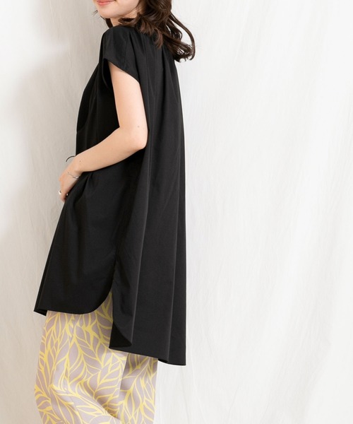 Torrazzo Donna（トラッゾドンナ）の「パール付ニットシャツ