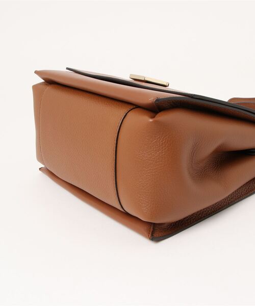 FURLA（フルラ）の「FURLA EMMA S TOP HANDLE（ハンドバッグ・レディース・ブラウン・ONE SIZE）」の4枚目の写真