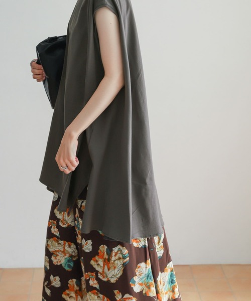 URBAN RESEARCH DOORS（アーバンリサーチドアーズ）の「フレアチュニックカットソー（Tシャツ/カットソー・レディース・チャコールグレー/ベージュ系その他・MEDIUM）」の3枚目の写真