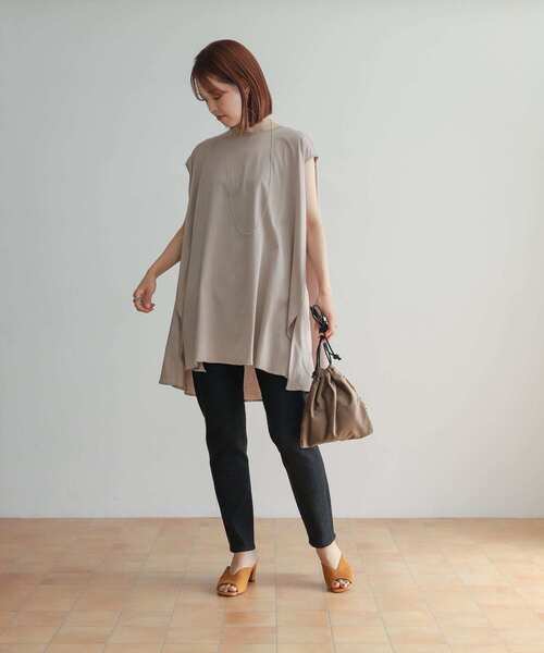 URBAN RESEARCH DOORS（アーバンリサーチドアーズ）の「フレアチュニックカットソー（Tシャツ/カットソー・レディース・チャコールグレー/ベージュ系その他・MEDIUM）」の17枚目の写真