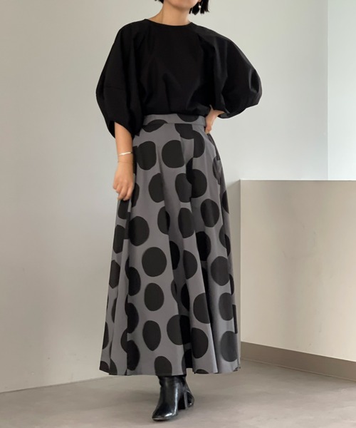 BEARDSLEY(ビアズリー)の「前後で着られて立体的なボリューム袖がポイント 袖バルーンブラウス(シャツ/ブラウス・レディース・ホワイト/ブラック・FREE)」の21枚目の写真