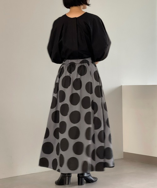 BEARDSLEY(ビアズリー)の「前後で着られて立体的なボリューム袖がポイント 袖バルーンブラウス(シャツ/ブラウス・レディース・ホワイト/ブラック・FREE)」の17枚目の写真