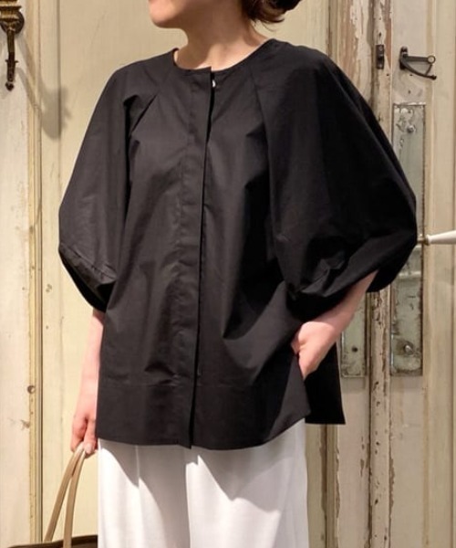 BEARDSLEY（ビアズリー）の「前後で着られて立体的なボリューム