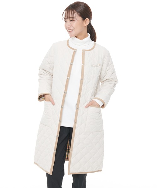 Arnold Palmer（アーノルドパーマー）の「キルティング ロングコート（ノーカラーコート・レディース・アイボリー/ネイビー・M/L）」の2枚目の写真