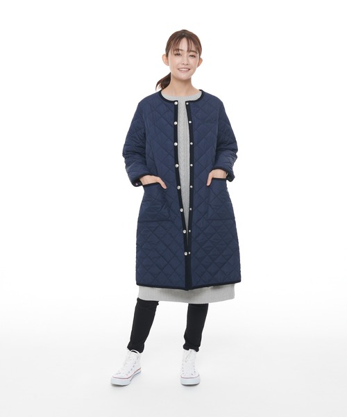 Arnold Palmer（アーノルドパーマー）の「キルティング ロングコート（ノーカラーコート・レディース・アイボリー/ネイビー・M/L）」の13枚目の写真