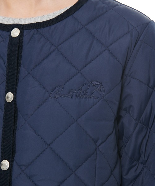 Arnold Palmer（アーノルドパーマー）の「キルティング ロングコート（ノーカラーコート・レディース・アイボリー/ネイビー・M/L）」の22枚目の写真