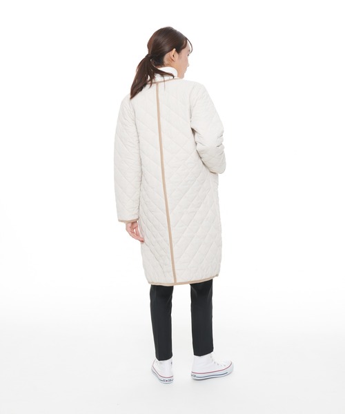 Arnold Palmer（アーノルドパーマー）の「キルティング ロングコート（ノーカラーコート・レディース・アイボリー/ネイビー・M/L）」の6枚目の写真