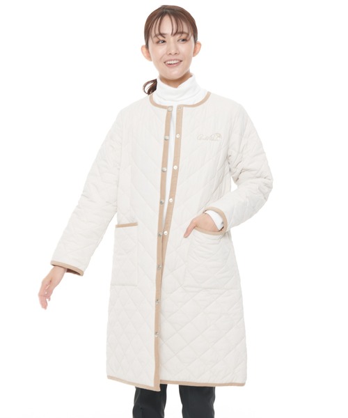 Arnold Palmer（アーノルドパーマー）の「キルティング ロングコート（ノーカラーコート・レディース・アイボリー/ネイビー・M/L）」の7枚目の写真