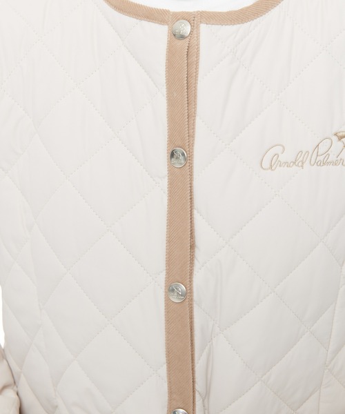 Arnold Palmer（アーノルドパーマー）の「キルティング ロングコート（ノーカラーコート・レディース・アイボリー/ネイビー・M/L）」の18枚目の写真