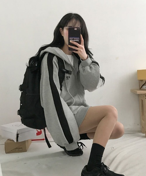 yuue' ( wear )（ユーイ）の「サイドライン オーバーサイズ ビッグシルエット ジップアップパーカー（パーカー・レディース・グレー・S/M/XL/L）」の4枚目の写真
