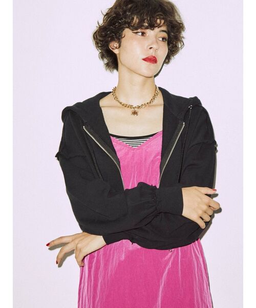 jouetie(ジュエティ)の「ショートフーディ(パーカー・レディース・ブラック/ブルー/グリーン/レッド・MEDIUM)」の2枚目の写真