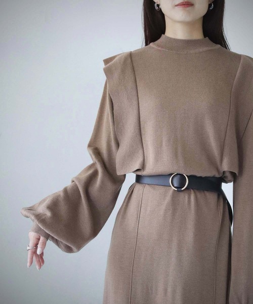 cheriella（シェリエラ）の「【cheriella】【WEB限定】ベルト付きマルチ丈肩パーツデザインワンピース/着丈調整自由（ワンピース・レディース・モカ/ブラック/カーキ・M）」の2枚目の写真