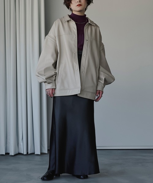 Ezick（エジック）の「2WAYスリーブレザーシャツジャケット（ブルゾン・レディース・ブラック/グレイッシュベージュ・FREE）」の6枚目の写真