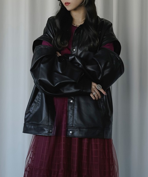 Ezick（エジック）の「2WAYスリーブレザーシャツジャケット（ブルゾン・レディース・ブラック/グレイッシュベージュ・FREE）」の17枚目の写真