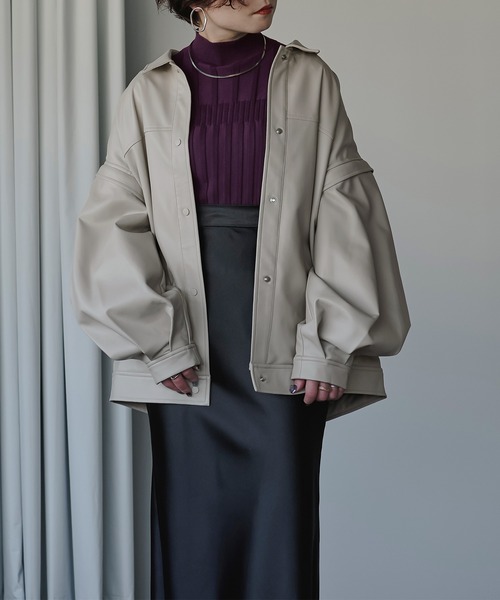 Ezick（エジック）の「2WAYスリーブレザーシャツジャケット（ブルゾン・レディース・ブラック/グレイッシュベージュ・FREE）」の8枚目の写真