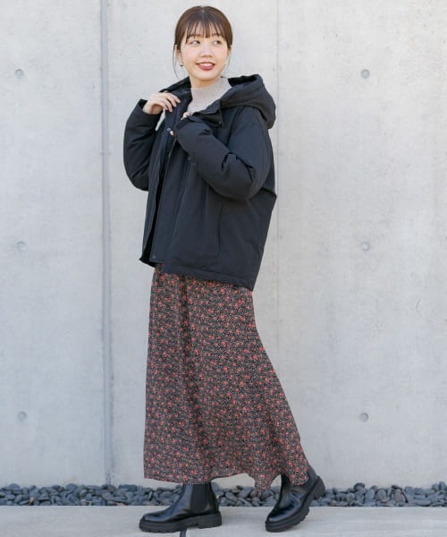 URBAN RESEARCH Sonny Label（アーバンリサーチサニーレーベル）の「スモールフラワードットプリントスカート（スカート・レディース・ネイビー/オレンジ・FREE）」の7枚目の写真