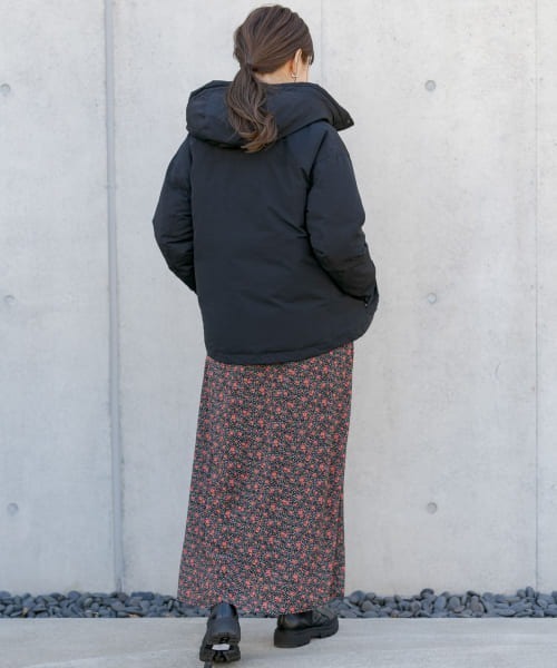 URBAN RESEARCH Sonny Label（アーバンリサーチサニーレーベル）の「スモールフラワードットプリントスカート（スカート・レディース・ネイビー/オレンジ・FREE）」の8枚目の写真