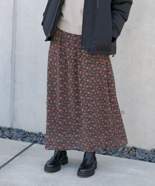 URBAN RESEARCH Sonny Label（アーバンリサーチサニーレーベル）の「スモールフラワードットプリントスカート（スカート・レディース・ネイビー/オレンジ・FREE）」の6枚目の写真