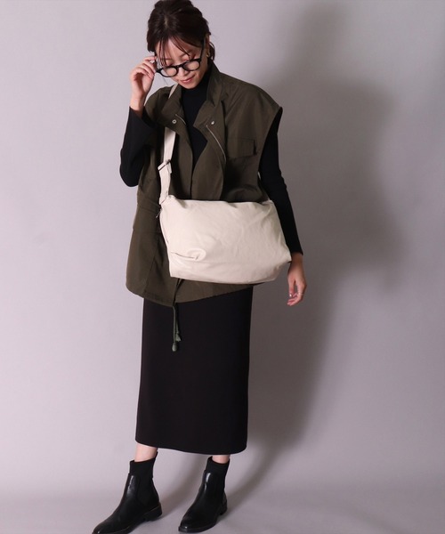 Legato Largo(レガートラルゴ)の「(LF)【Legato Largo】"洗えるフェイクレザー" A4 ワンショルダー バッグ(ショルダーバッグ・レディース・グレイッシュベージュ/アイボリー/ブラック/バーガンディー・ONE SIZE)」の5枚目の写真