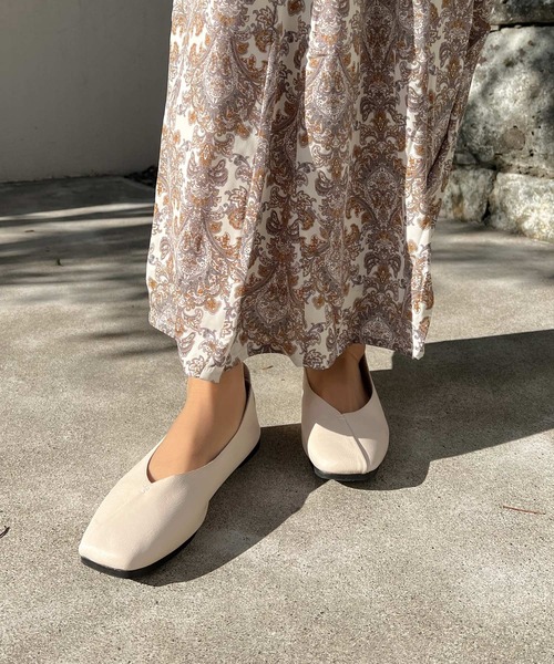 Lamoa（ラモア）の「Lamoa/スクエアトゥ フラット パンプスシューズ（パンプス・レディース・ホワイト/ブラック/ブラウン/ベージュ・36/38/40）」の2枚目の写真