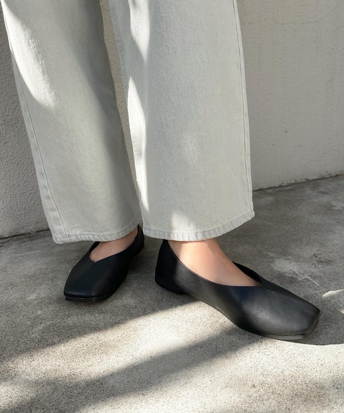 Lamoa（ラモア）の「Lamoa/スクエアトゥ フラット パンプスシューズ（パンプス・レディース・ホワイト/ブラック/ブラウン/ベージュ・36/38/40）」の3枚目の写真