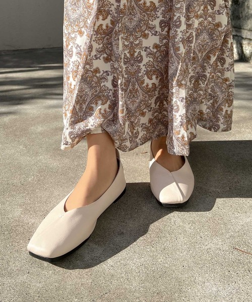 Lamoa（ラモア）の「Lamoa/スクエアトゥ フラット パンプスシューズ（パンプス・レディース・ホワイト/ブラック/ブラウン/ベージュ・36/38/40）」の6枚目の写真