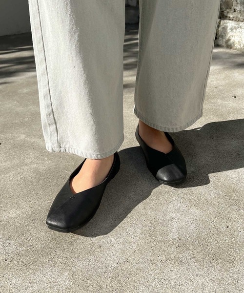 Lamoa（ラモア）の「Lamoa/スクエアトゥ フラット パンプスシューズ（パンプス・レディース・ホワイト/ブラック/ブラウン/ベージュ・36/38/40）」の12枚目の写真