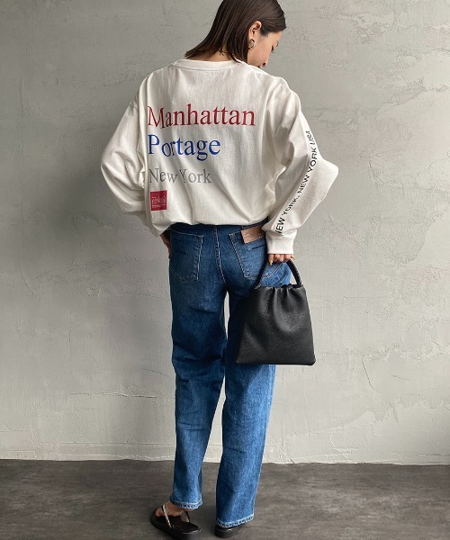 Manhattan Portage（マンハッタンポーテージ）の「【Ray 8月号掲載】[MANHATTAN PORTAGE/マンハッタンポーテージ] 別注 配色バックプリント ロングスリーブTシャツ（Tシャツ/カットソー・レディース・ホワイト/ブラック/ブルー・S/M/L/XL）」の4枚目の写真