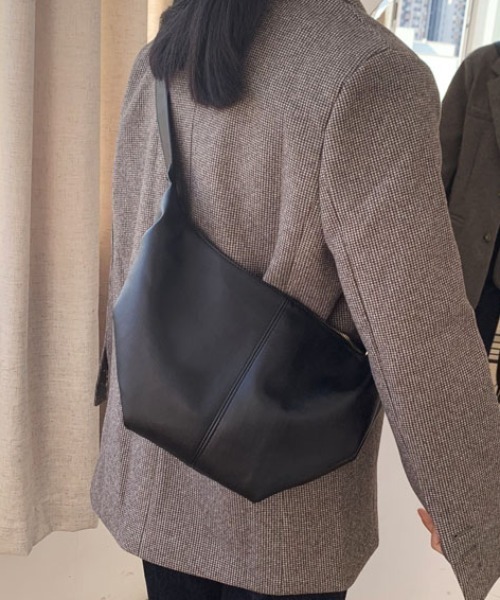 yuue' ( wear )（ユーイ）の「シンプル ショルダーバッグ（ショルダーバッグ・レディース・ブラック/オフホワイト・FREE）」の3枚目の写真
