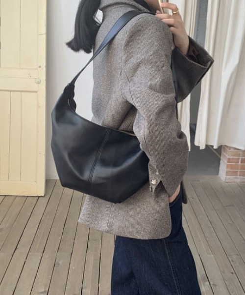 yuue' ( wear )（ユーイ）の「シンプル ショルダーバッグ（ショルダーバッグ・レディース・ブラック/オフホワイト・FREE）」の4枚目の写真