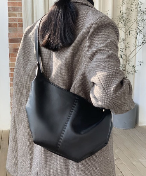 yuue' ( wear )（ユーイ）の「シンプル ショルダーバッグ（ショルダーバッグ・レディース・ブラック/オフホワイト・FREE）」の6枚目の写真